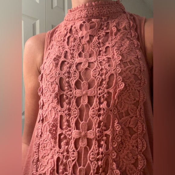 Pink Lace Sleeveless Top - Picture 2 of 4